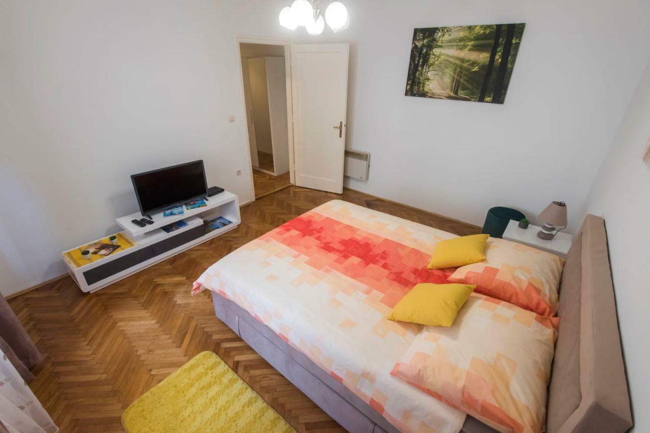 T&M Apartment With Parking In The Old Town Zadar Bagian luar foto