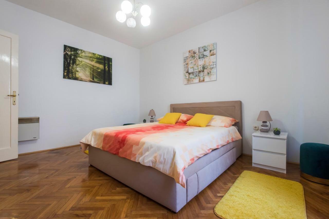 T&M Apartment With Parking In The Old Town Zadar Bagian luar foto
